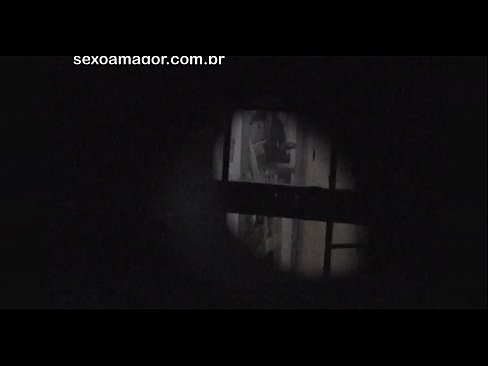 ❤️ Blondie ezkutuan grabatzen du auzoko voyeur batek adreilu hutsen atzean ezkutatuta ❤ Porno gurean eu.videolucrativo.top ❌️